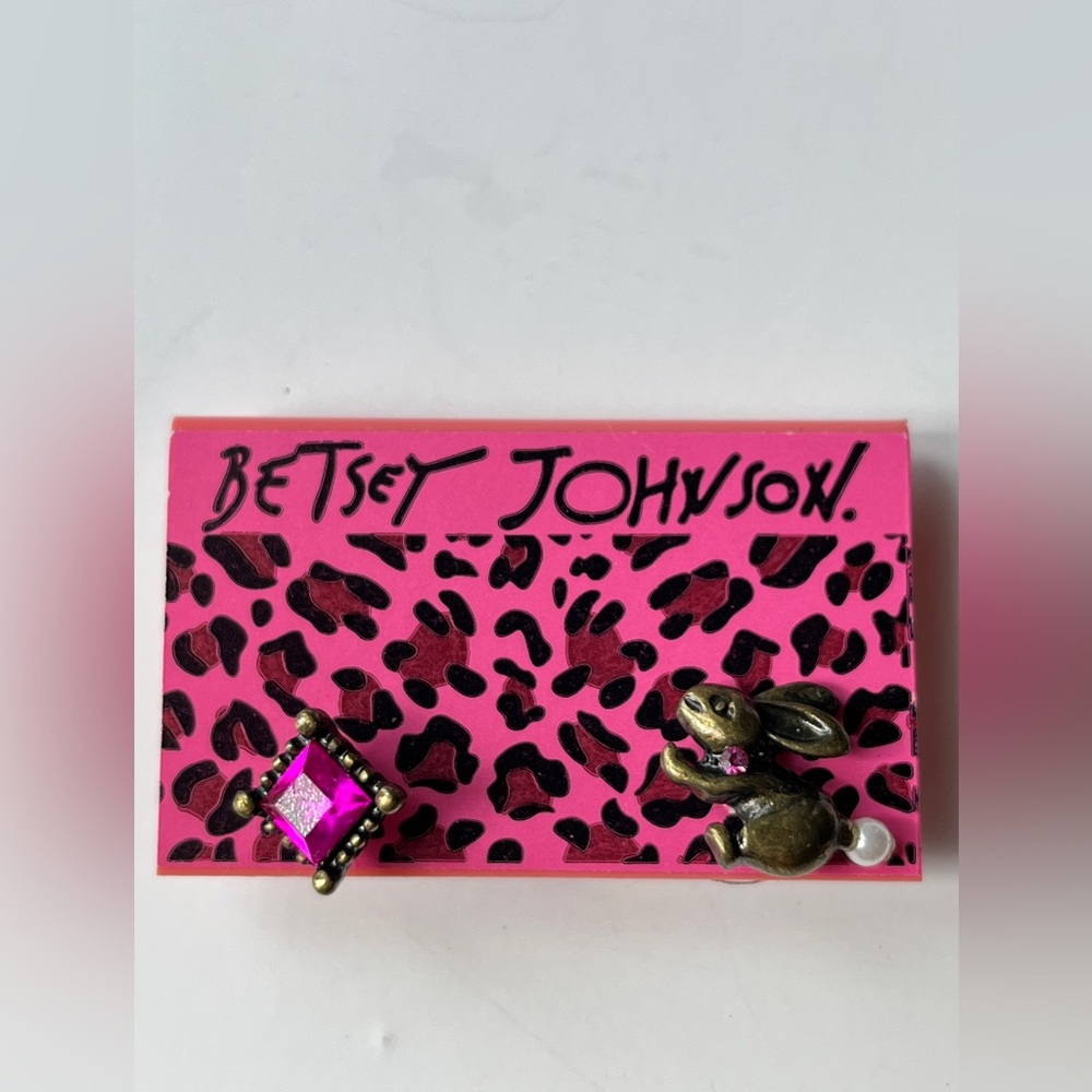 NWOT Betsey Johnson Y2K vintage vibe Pink Gem🐰 Rabbit Earrings